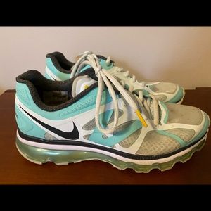 Nike Air max Livestrong sz 8 pre owned